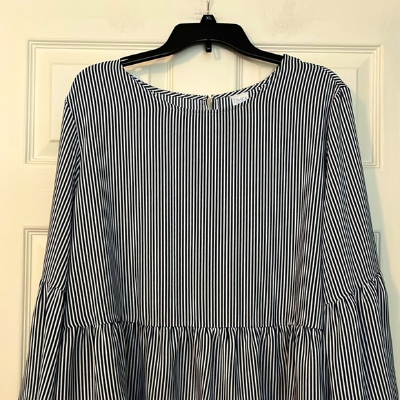 NWOT WOMEN’S PLUS SIZE PEPLUM TOP : SIZE 22 - Picture 2 of 4